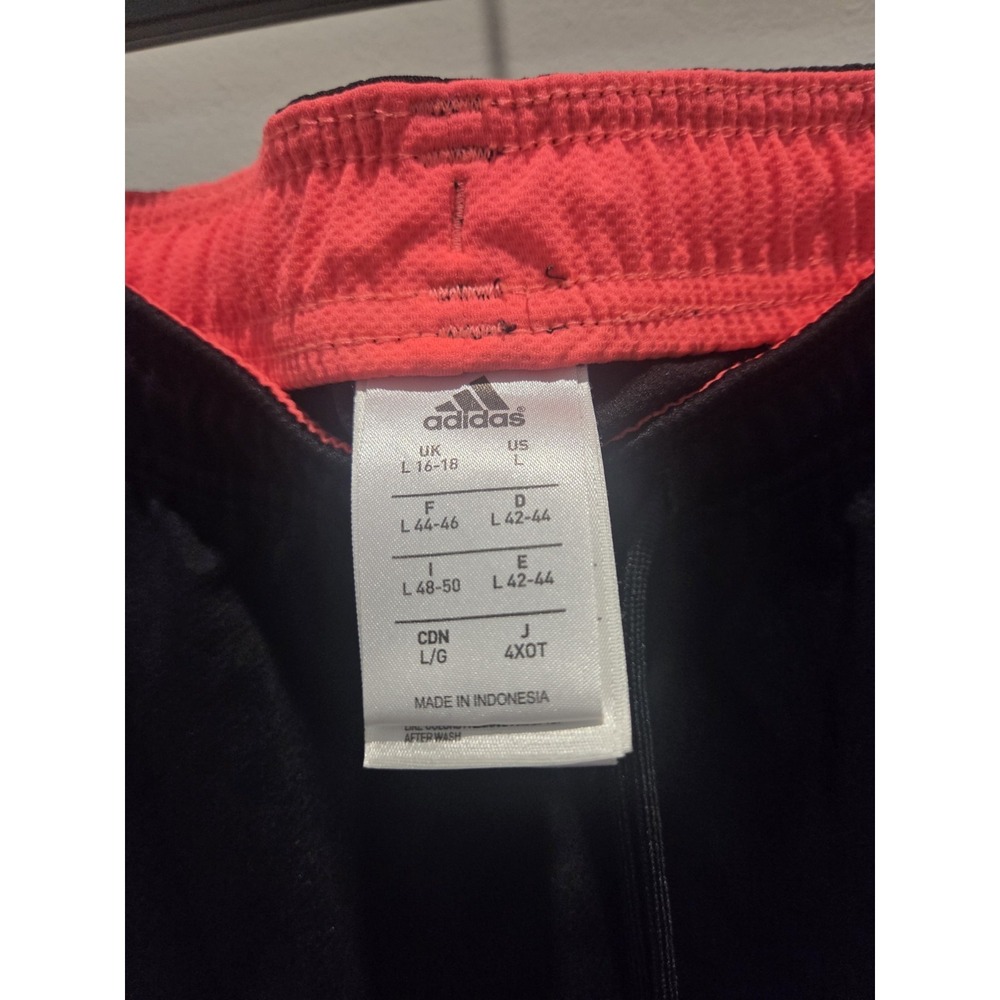 Womens Adidas Shorts - Picture 3 of 4